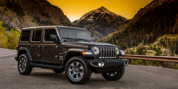 На автомобильном рынке России появилась новая версия джипа Wrangler На автомобильном рынке России появилась новая версия джипа Wrangler