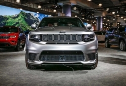Новая версия внедорожника Jeep Grand Cherokee